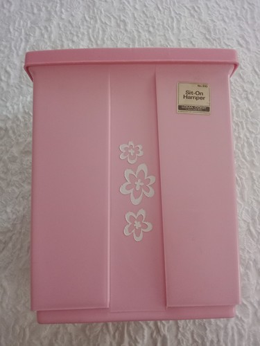 Cesto vintage rosa con fiori